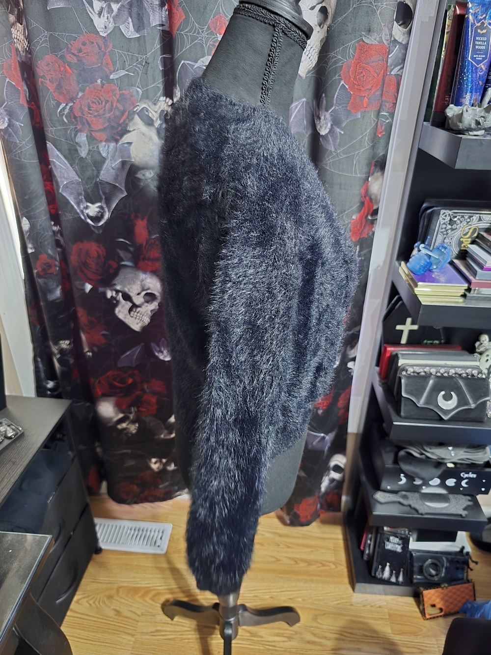 Black Fuzzy Button-Up Cropped Cardigan - Picture 3 of 7
